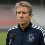 Edwin van der Sar in een neutrale setting tijdens een persmoment