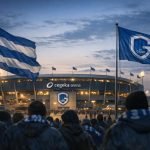 Sfeerbeeld van de Cegeka Arena in Genk met blauw-witte clubkleuren