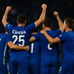 Spelers van KRC Genk vieren een doelpunt tijdens een Europa League-wedstrijd.
