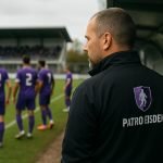 Coach Stijn Stijnen langs de zijlijn bij Patro Eisden in de Challenger Pro League