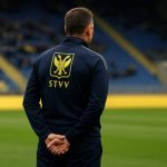 Wouter Vrancken kijkt geconcentreerd toe langs de zijlijn bij STVV in aanloop naar de derby.