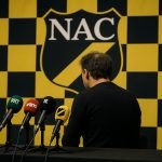 Carl Hoefkens, trainer van NAC Breda, tijdens een persmoment