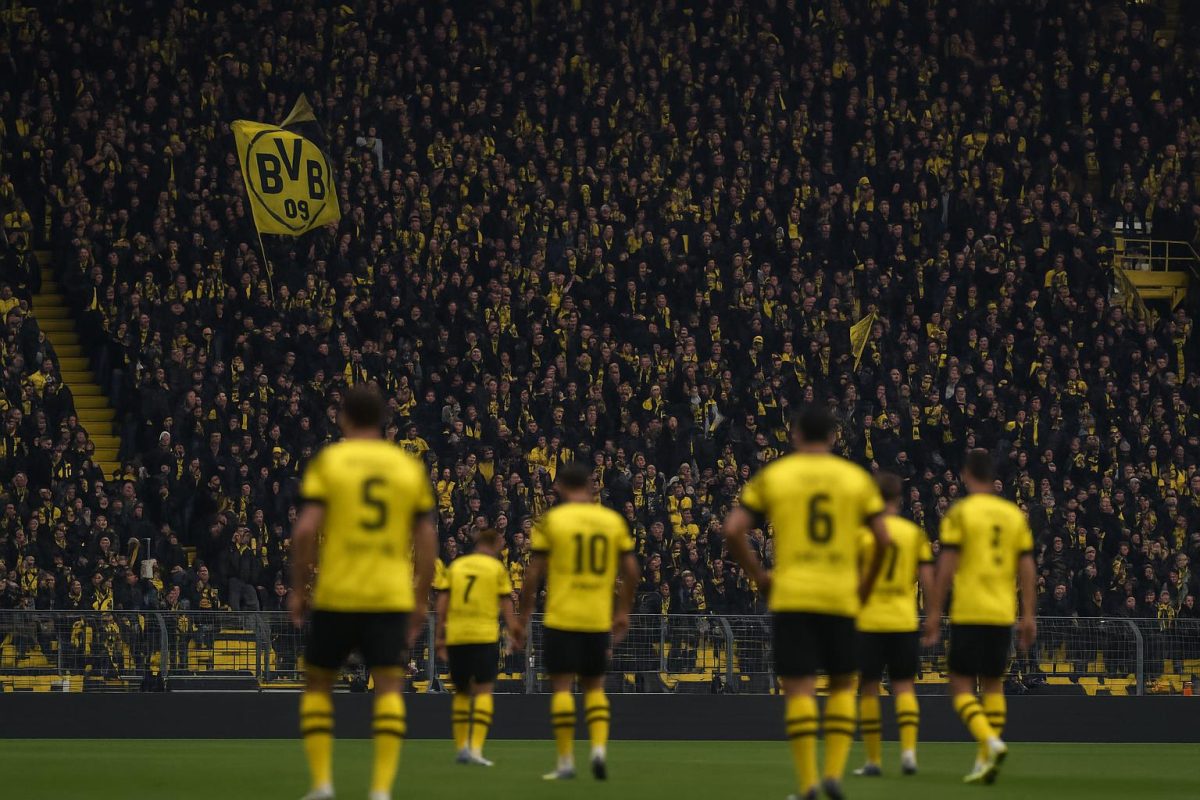 Sfeershot rond Borussia Dortmund in een stadioncontext na blessurenieuws