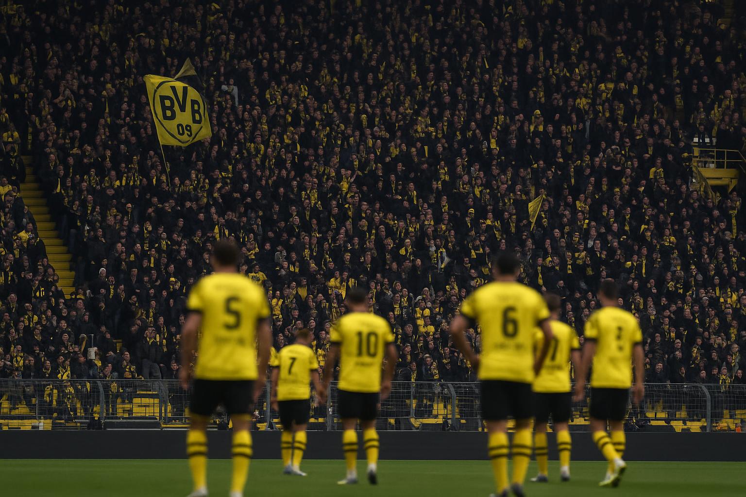 Sfeershot rond Borussia Dortmund in een stadioncontext na blessurenieuws