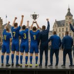 Spelers en staf van SK Beveren tijdens de huldiging na de titel