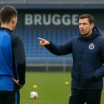 Ivan Leko en Hans Vanaken van Club Brugge tijdens een moment langs het veld