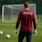 Maarten Vandevoordt in doelmanstenue bij RB Leipzig tijdens een trainingsmoment