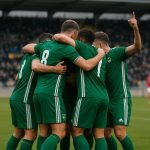 Spelers van La Louvière vieren samen na een belangrijke goal