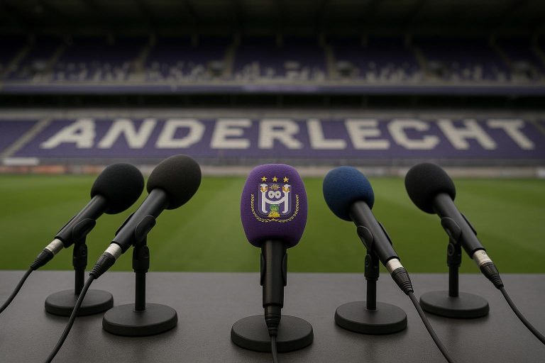 Peter Verbeke tijdens een persmoment bij RSC Anderlecht