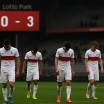 Teleurgestelde OH Leuven-spelers in het Lotto Park na de 5-1-nederlaag tegen Anderlecht
