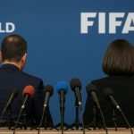 Gianni Infantino in een persmoment rond de WK-planning