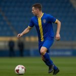 Sieben Dewaele van SK Beveren in wedstrijdfocus op het middenveld