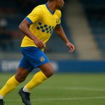 Sfeerbeeld rond KVC Westerlo in een wedstrijdcontext, met focus op een defensieve middenvelder zonder herkenbare gezichten.