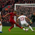 Spelmoment op Anfield tijdens Liverpool tegen Galatasaray in de Champions League