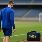 Promise David van Union Saint-Gilloise in een trainingscontext na een blessure, zonder herkenbare gezichten.