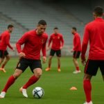 Spelers van de Rode Duivels op training tijdens de WK-voorbereiding, gezien vanop afstand