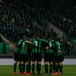 Spelers van Cercle Brugge vieren samen een doelpunt in het stadion