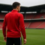Een neutraal beeld van een rechtsachter in training, gelinkt aan de mogelijke interesse van Standard in Benoit Nyssen.