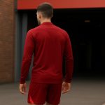 Denzel Dumfries tijdens een training, in aanloop naar transfergeruchten rond Liverpool.