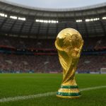 De WK-trofee in een stadionomgeving als symbool voor de aanloop naar WK 2026
