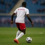Yan Diomandé in actie voor RB Leipzig tijdens een wedstrijd