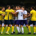 Spelers van STVV en Anderlecht in discussie na het laatste fluitsignaal op Stayen