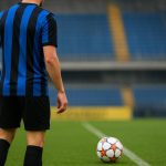 Een speler van Club NXT in actie tijdens een Youth League-wedstrijd.