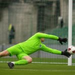Marcos Peano, doelman van La Louvière, in actie tijdens een wedstrijd in de Jupiler Pro League