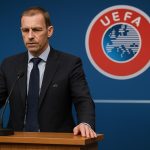 Aleksander Ceferin spreekt tijdens een conferentie in Madrid over spelregels en VAR