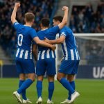 Actiemoment van KRC Genk tijdens een wedstrijd, met spelers in duel om de bal