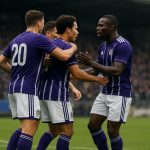 Spelers van STVV en Anderlecht in discussie op het veld op Stayen na het laatste fluitsignaal