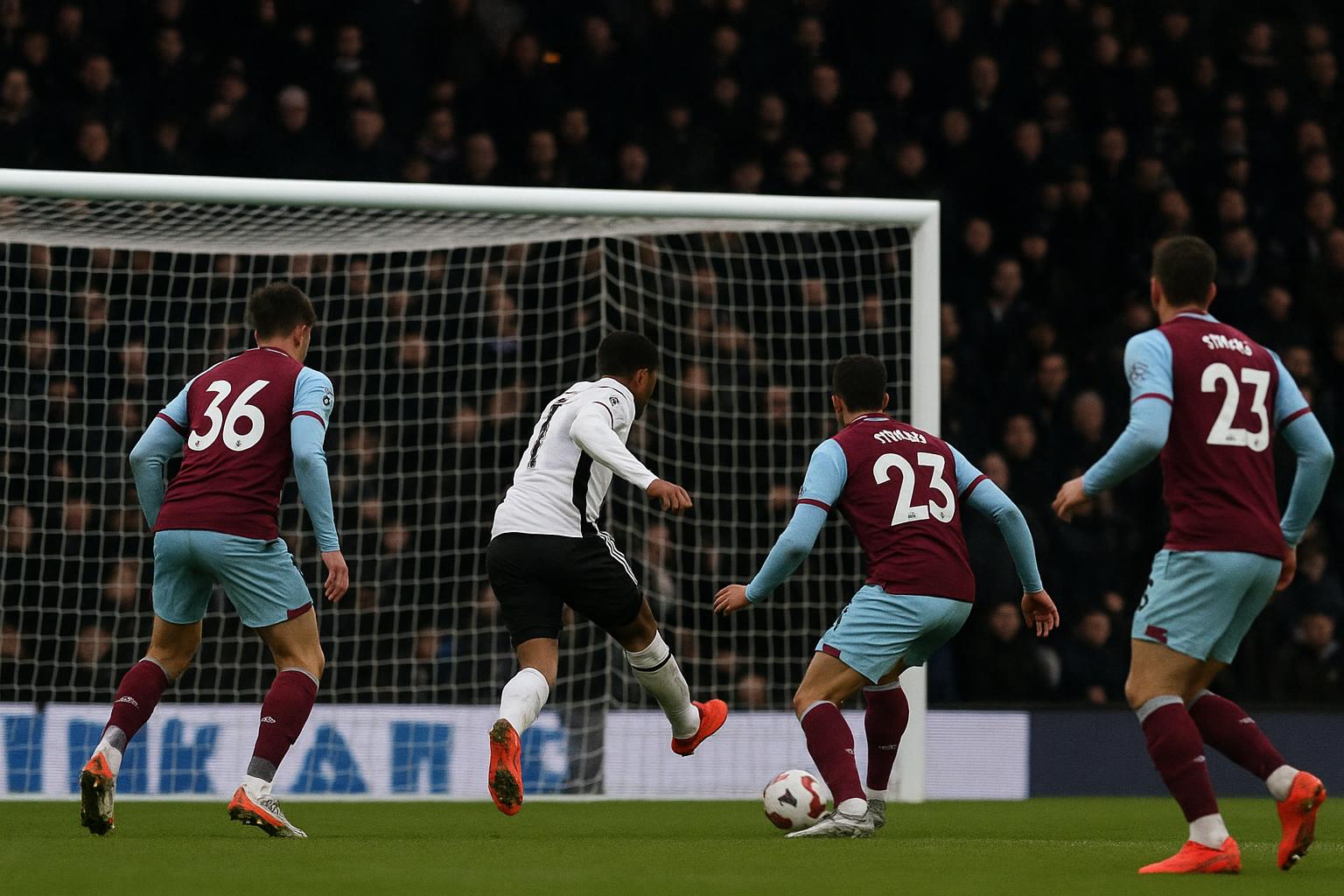 Spelmoment tijdens Fulham tegen Aston Villa in de Premier League