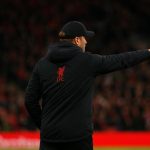 Arne Slot langs de zijlijn tijdens Liverpool tegen Crystal Palace