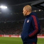 Vincent Kompany als coach van Bayern München langs de zijlijn