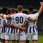 Spelers van RSC Anderlecht vieren een doelpunt in het stadion