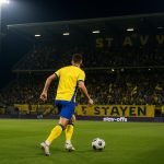 Sfeershot in en rond Stayen bij STVV, met stadionlichten en tribunes op de achtergrond