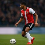 Ayase Ueda in actie voor Feyenoord tijdens een wedstrijd in het stadion