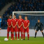 Spelmoment tijdens KRC Genk tegen Standard Luik in de Europe Play-Off
