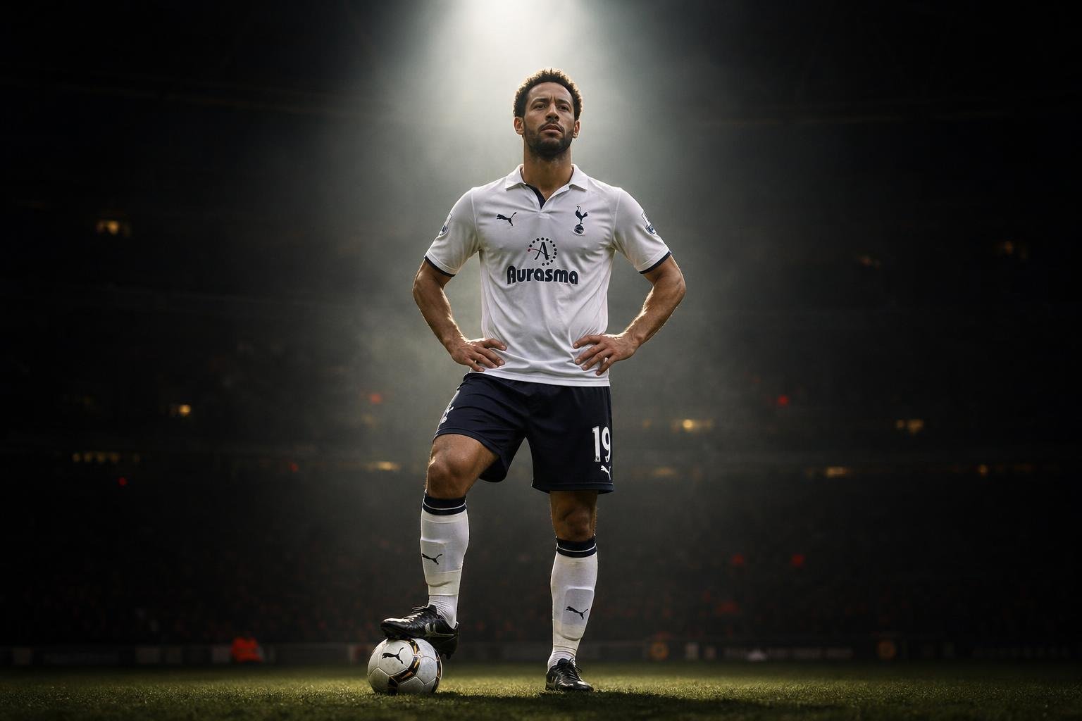 Mousa Dembélé met de bal aan de voet tijdens zijn periode als elegante middenvelder