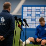 Rik De Mil van KAA Gent tijdens een persmoment in het stadion.