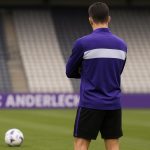 Nathan De Cat van RSC Anderlecht in trainingscontext op het veld