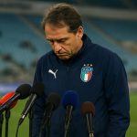 Teleurgestelde bondscoach van Italië in de mixed zone na de uitschakeling na strafschoppen
