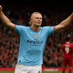 Spelers van Manchester City vieren een doelpunt tegen Liverpool in het Etihad Stadium