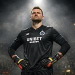 Simon Mignolet applaudisseert het publiek in het Jan Breydelstadion in Club Brugge-tenue.