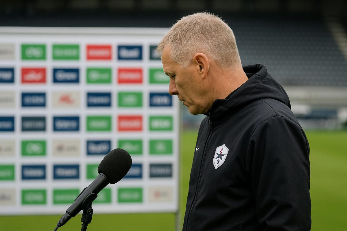 Felice Mazzu, trainer van OH Leuven, langs de zijlijn tijdens een wedstrijd.