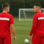 Spelers van Standard Luik op training terwijl contractgesprekken lopen