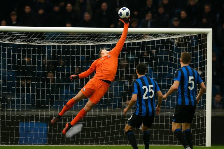 Simon Mignolet van Club Brugge tijdens een wedstrijdmoment na de rust