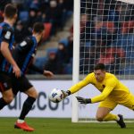 Spelers van Dender vieren na de zege op het veld van La Louvière in de Relegation Play-Off.