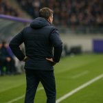 Jérémy Taravel langs de zijlijn bij Anderlecht tijdens een wedstrijd