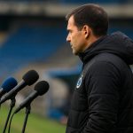 Ivan Leko langs de zijlijn als trainer van Club Brugge tijdens een wedstrijd.
